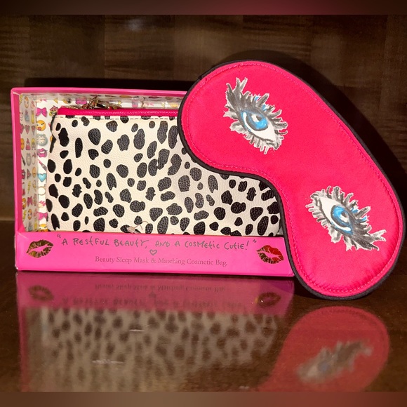 “DONATED” Betsey Johnson, Vintage Cosmetic Pouch & Sleepmask Duet, NWOT’s - Picture 2 of 4